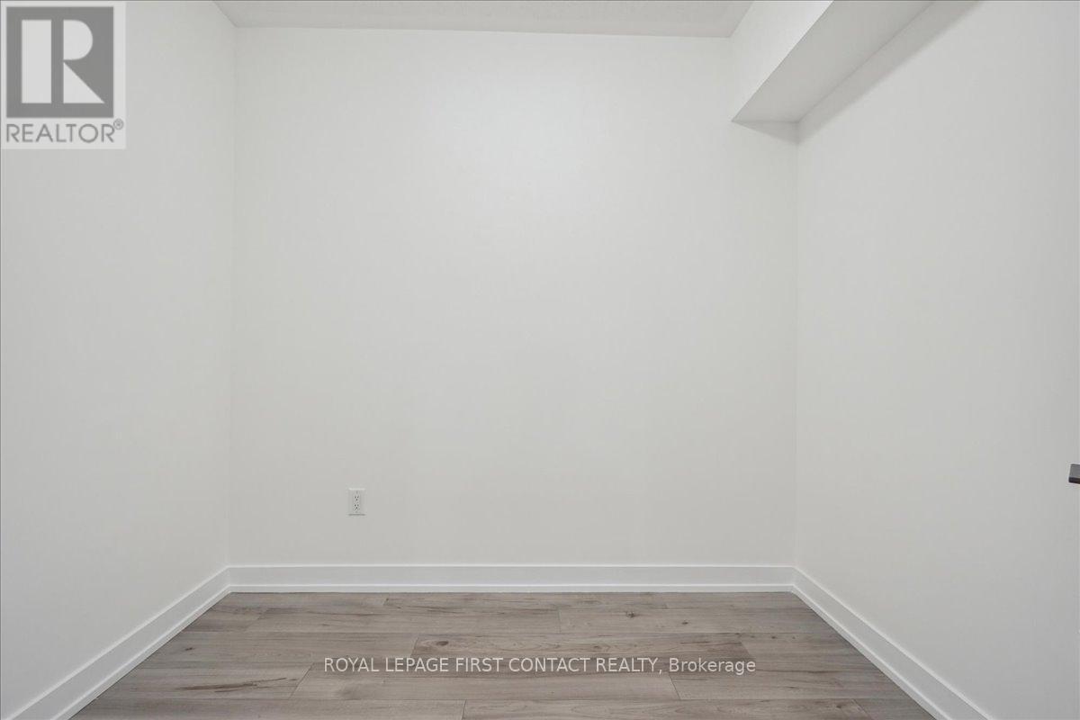 












213 - 4 SPICE WAY

,
Barrie,




Ontario
L9J0M2

