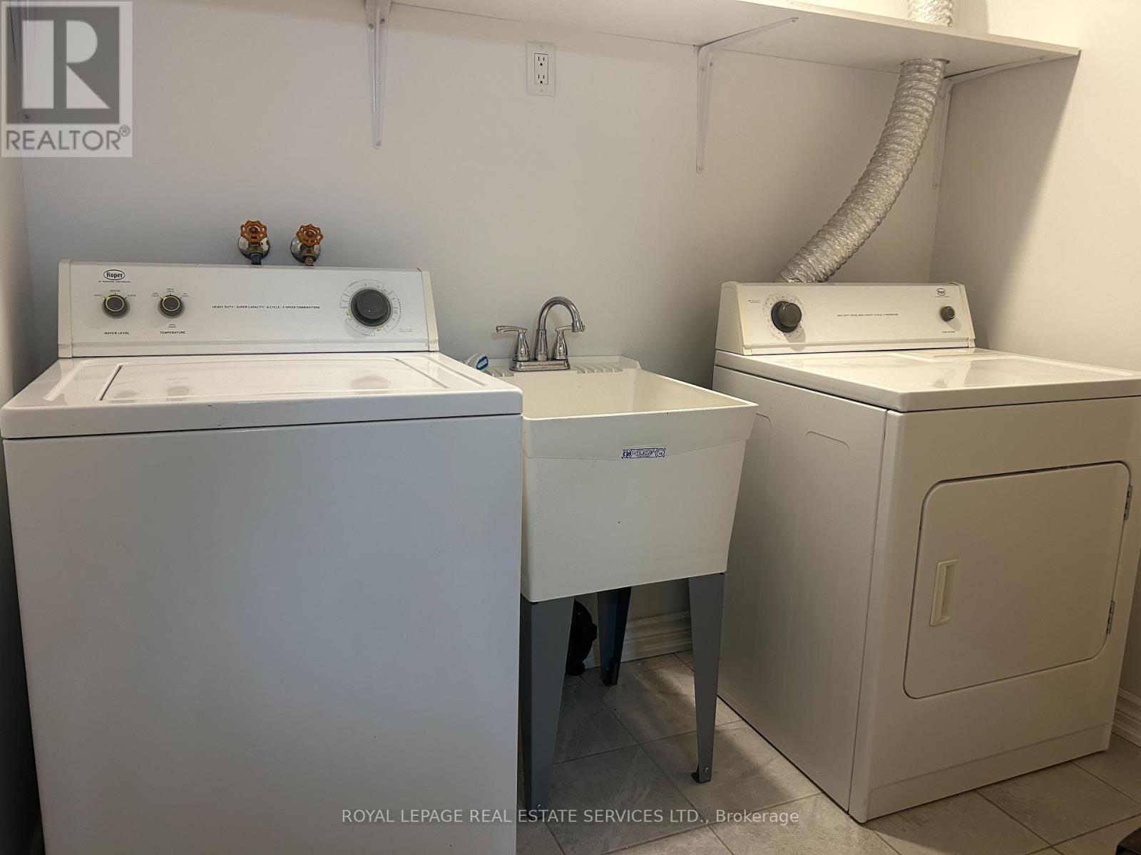 












L - 212 CLINTON STREET

,
Toronto,




Ontario
M6G2Y5

