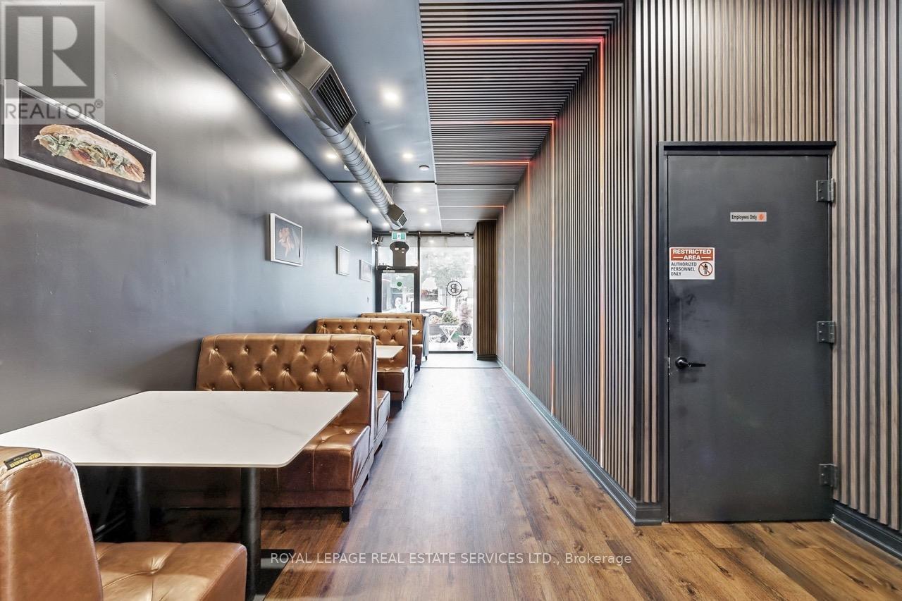 












914 BLOOR STREET W

,
Toronto,




Ontario
M6H1L1

