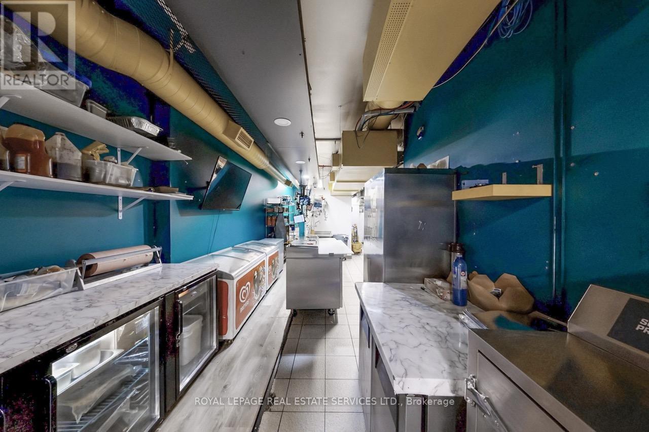 












914 BLOOR STREET W

,
Toronto,




Ontario
M6H1L1

