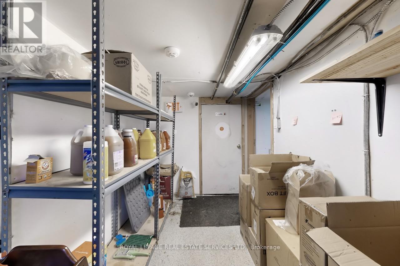 












914 BLOOR STREET W

,
Toronto,




Ontario
M6H1L1


