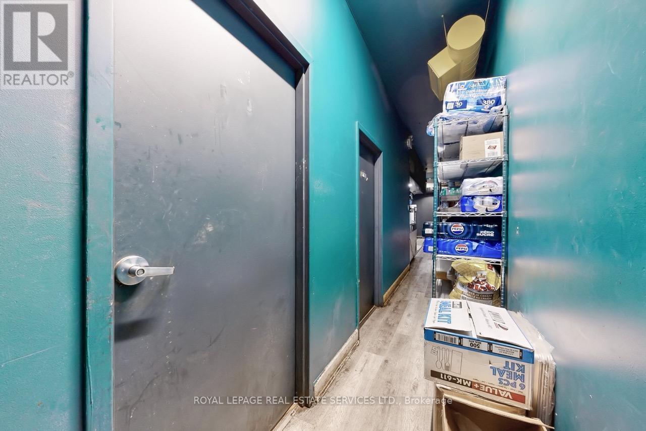 












914 BLOOR STREET W

,
Toronto,




Ontario
M6H1L1

