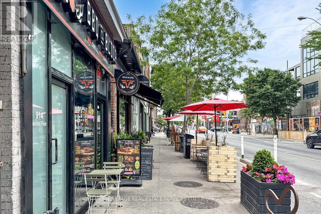












914 BLOOR STREET W

,
Toronto,




Ontario
M6H1L1

