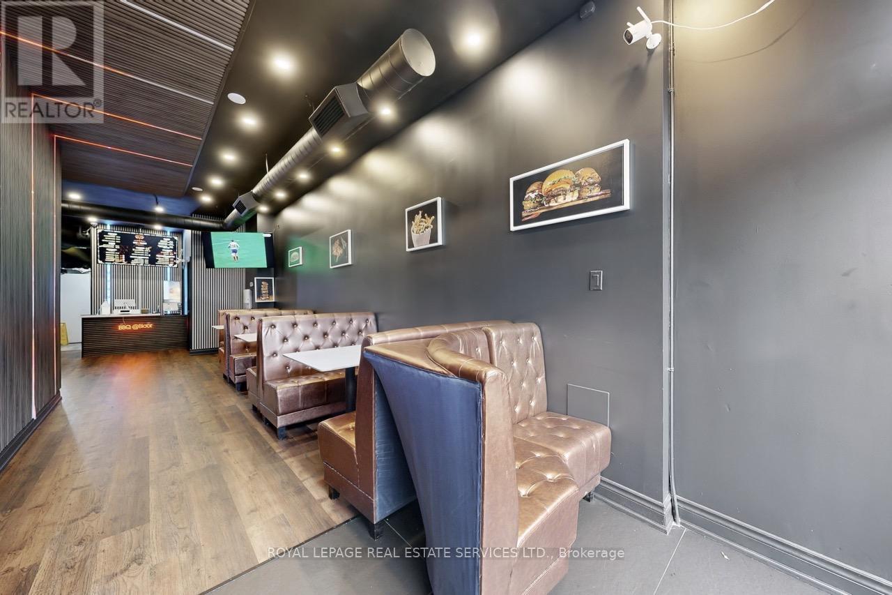 












914 BLOOR STREET W

,
Toronto,




Ontario
M6H1L1

