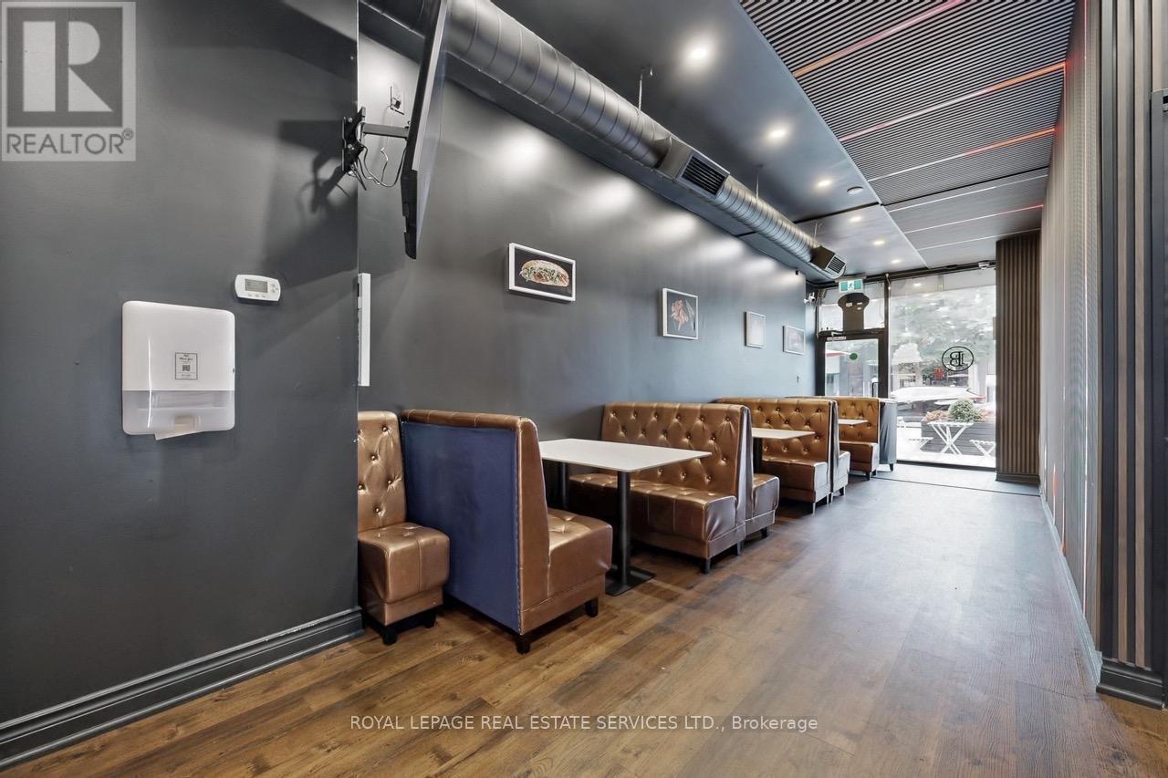 












914 BLOOR STREET W

,
Toronto,




Ontario
M6H1L1

