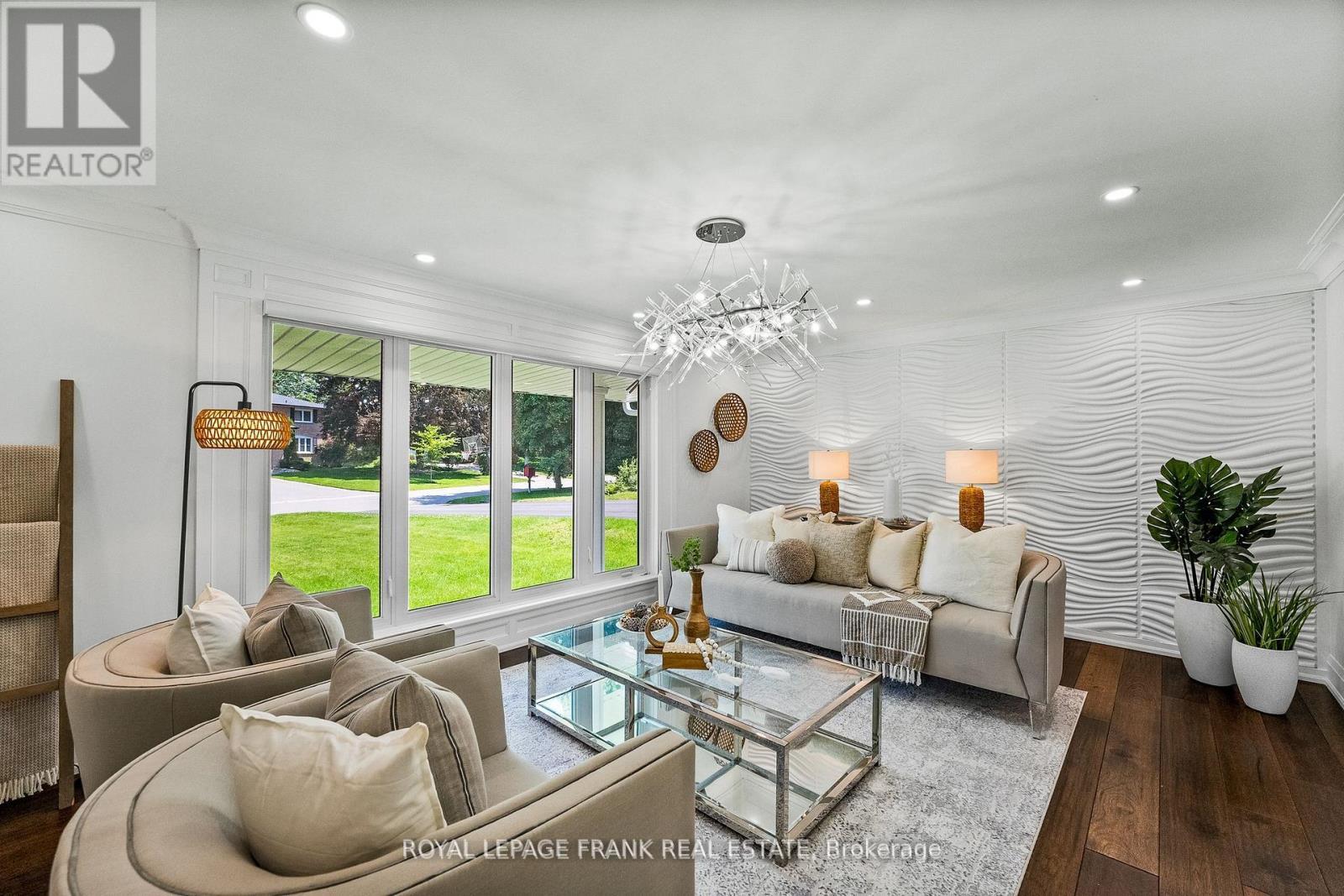 












251 SHERWOOD COURT

,
Oshawa (Northglen),




Ontario
L1G6P5

