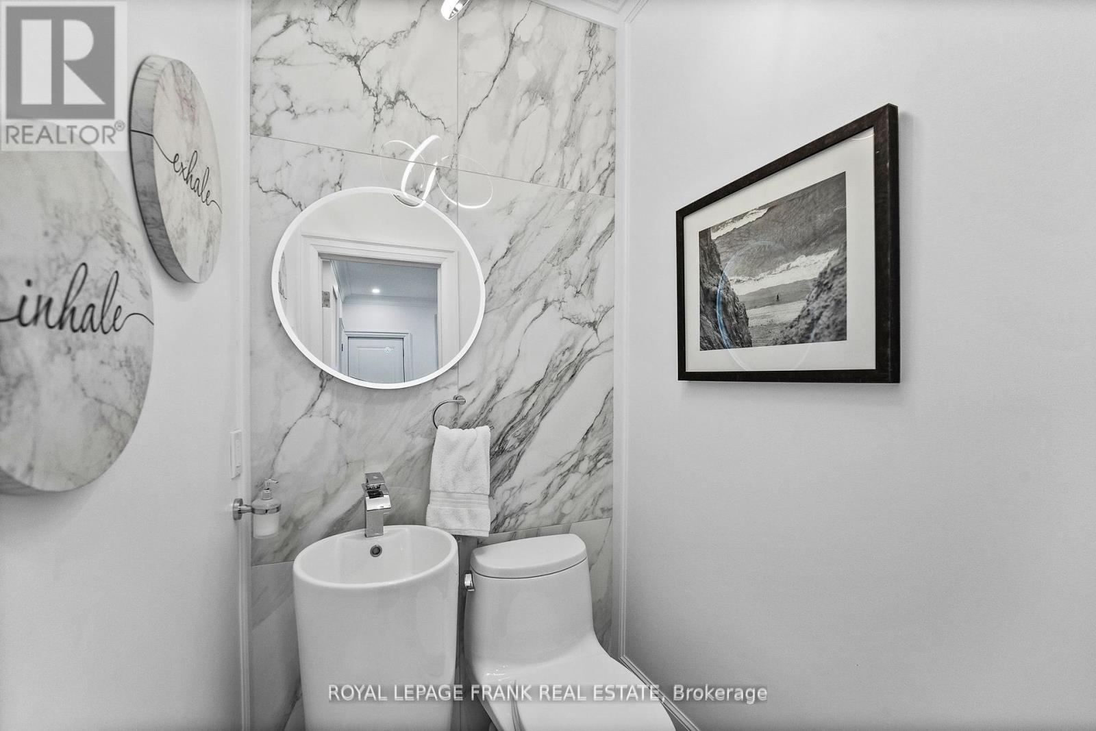 












251 SHERWOOD COURT

,
Oshawa (Northglen),




Ontario
L1G6P5

