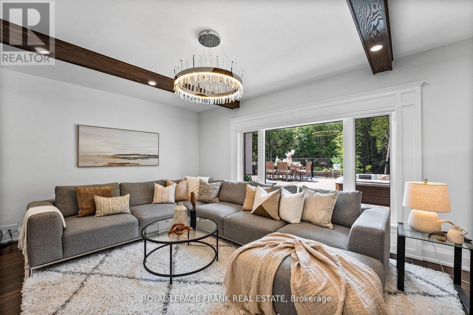 












251 SHERWOOD COURT

,
Oshawa (Northglen),




Ontario
L1G6P5

