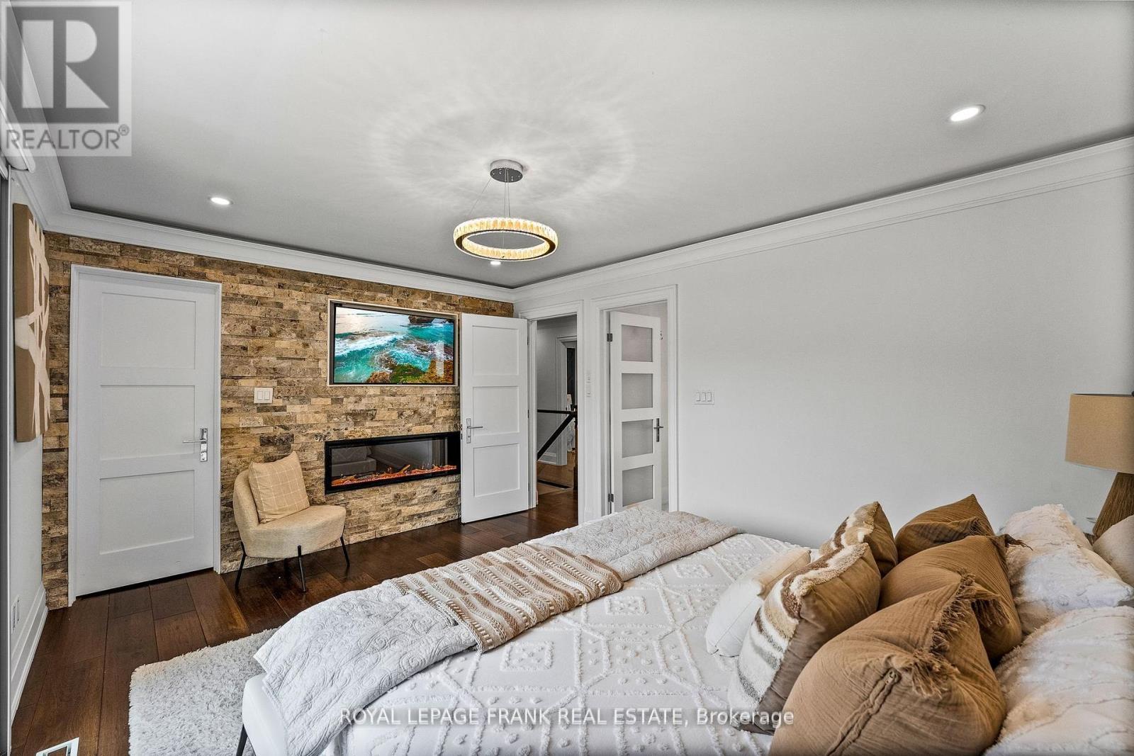 












251 SHERWOOD COURT

,
Oshawa (Northglen),




Ontario
L1G6P5

