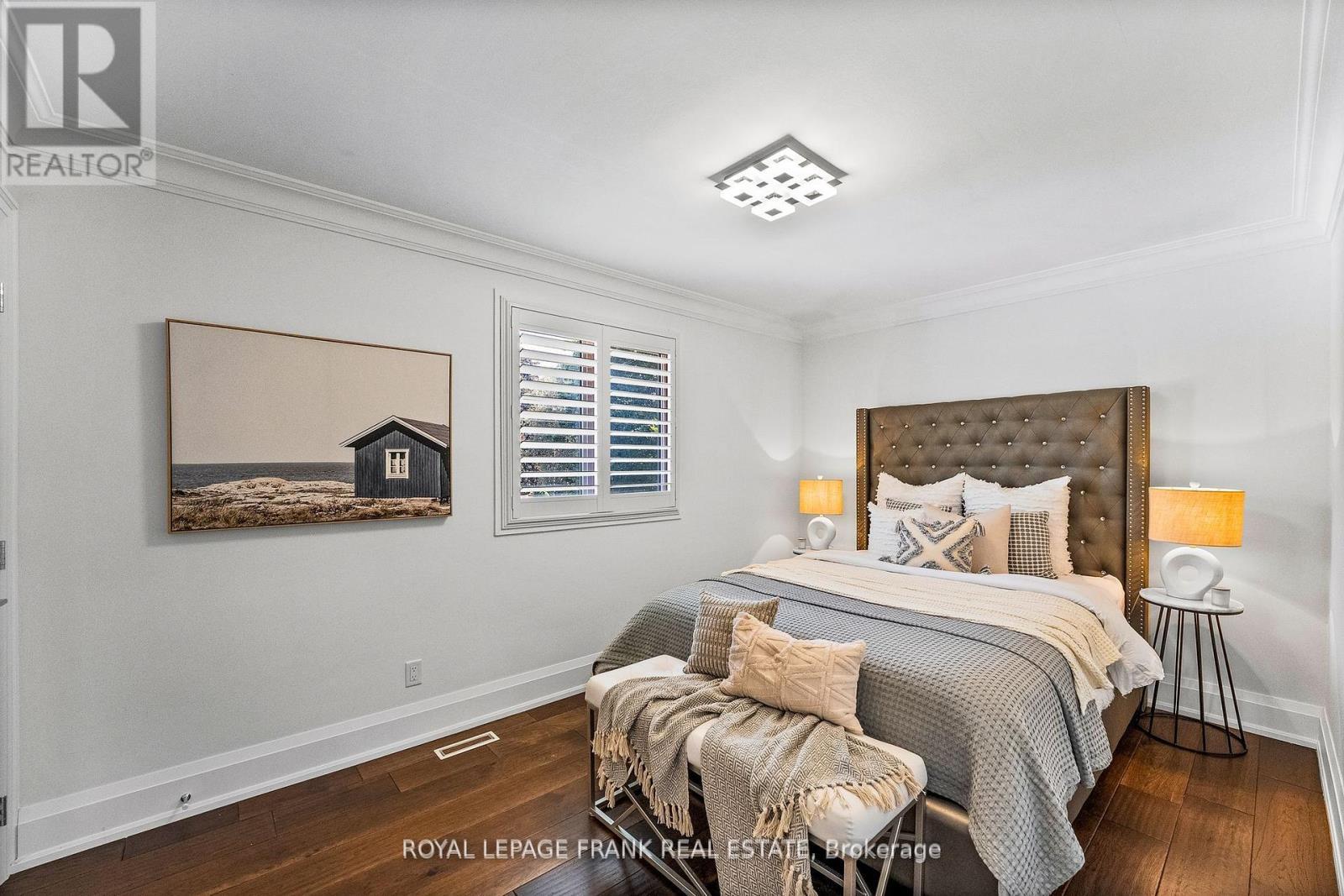 












251 SHERWOOD COURT

,
Oshawa (Northglen),




Ontario
L1G6P5


