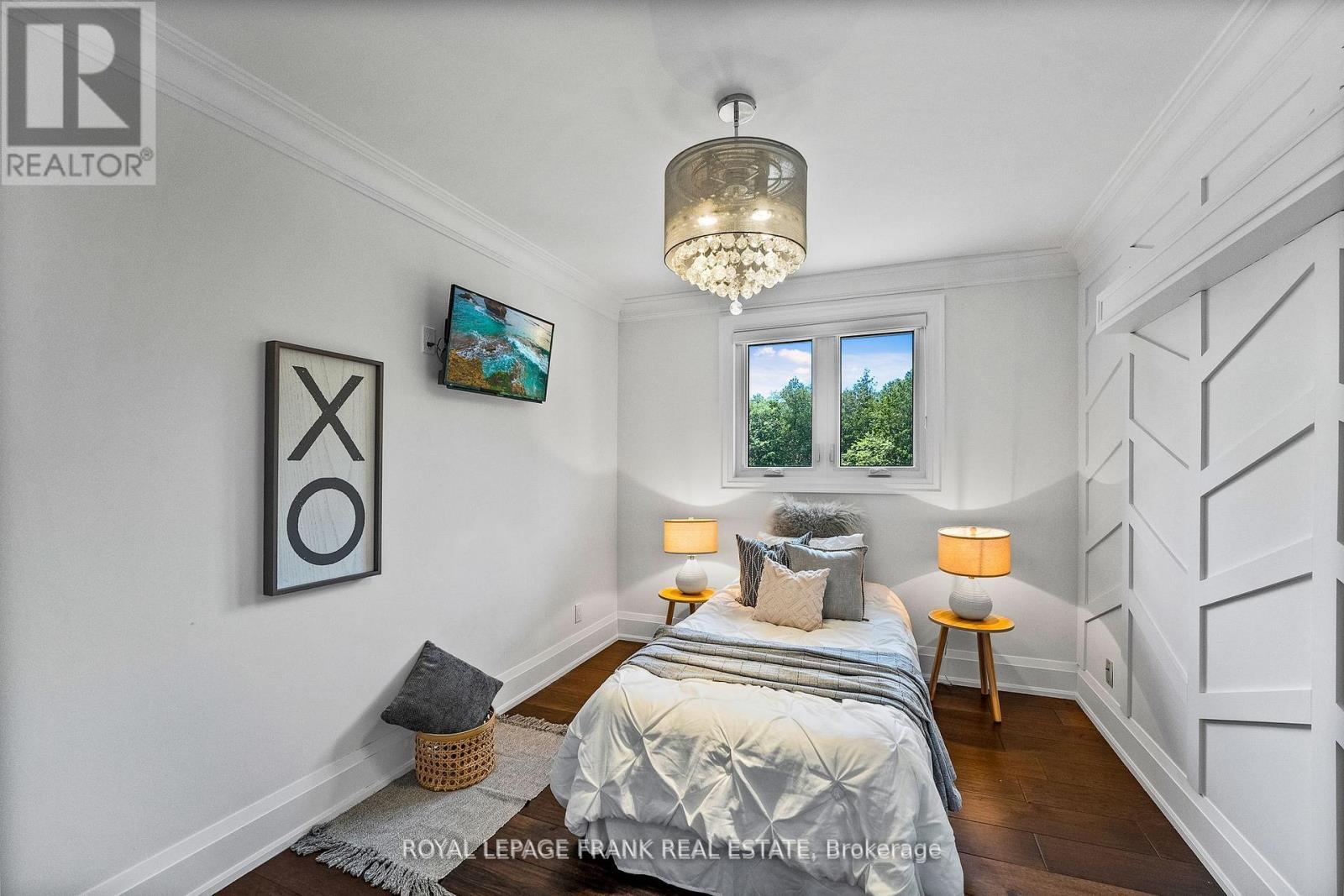 












251 SHERWOOD COURT

,
Oshawa (Northglen),




Ontario
L1G6P5

