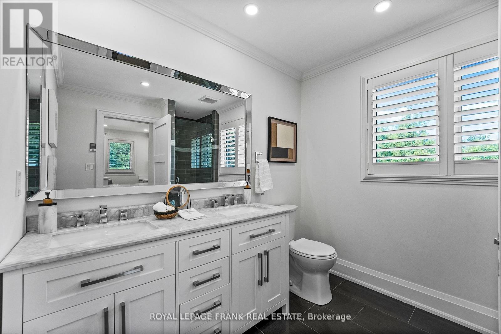 












251 SHERWOOD COURT

,
Oshawa (Northglen),




Ontario
L1G6P5

