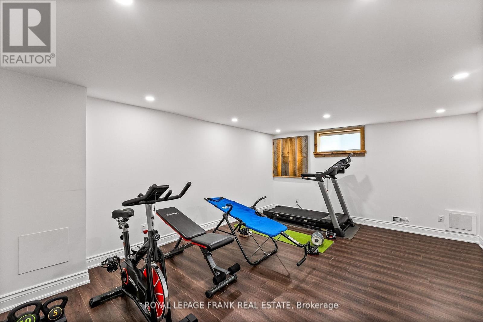 












251 SHERWOOD COURT

,
Oshawa (Northglen),




Ontario
L1G6P5

