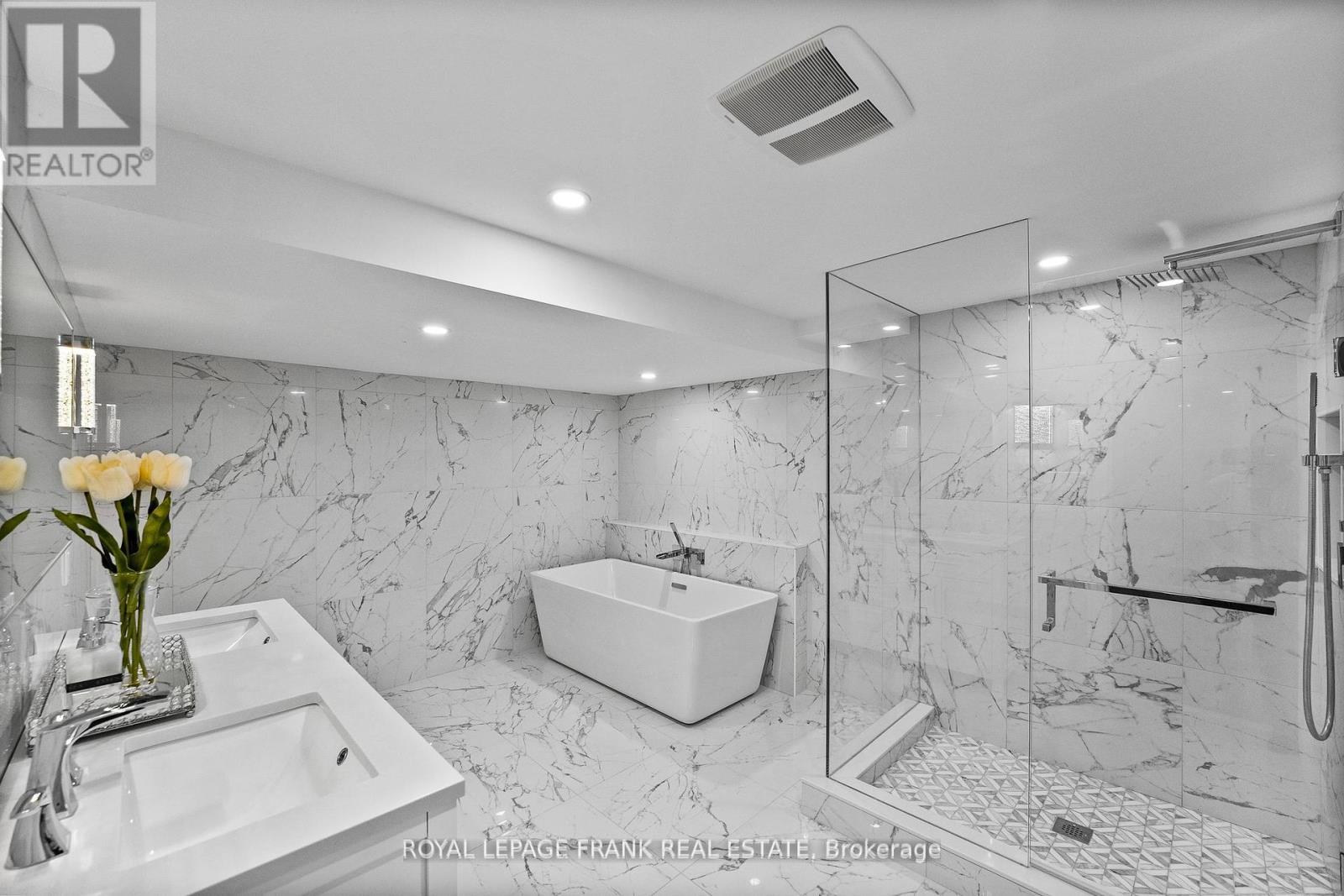












251 SHERWOOD COURT

,
Oshawa (Northglen),




Ontario
L1G6P5

