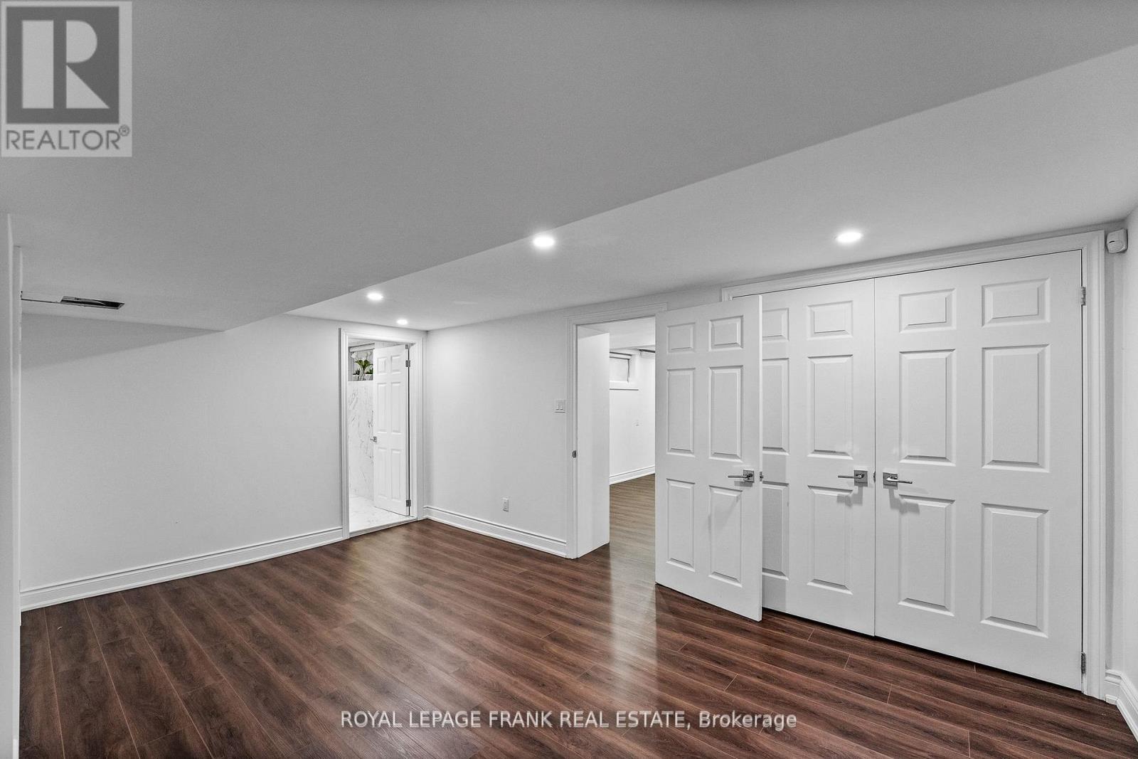 












251 SHERWOOD COURT

,
Oshawa (Northglen),




Ontario
L1G6P5


