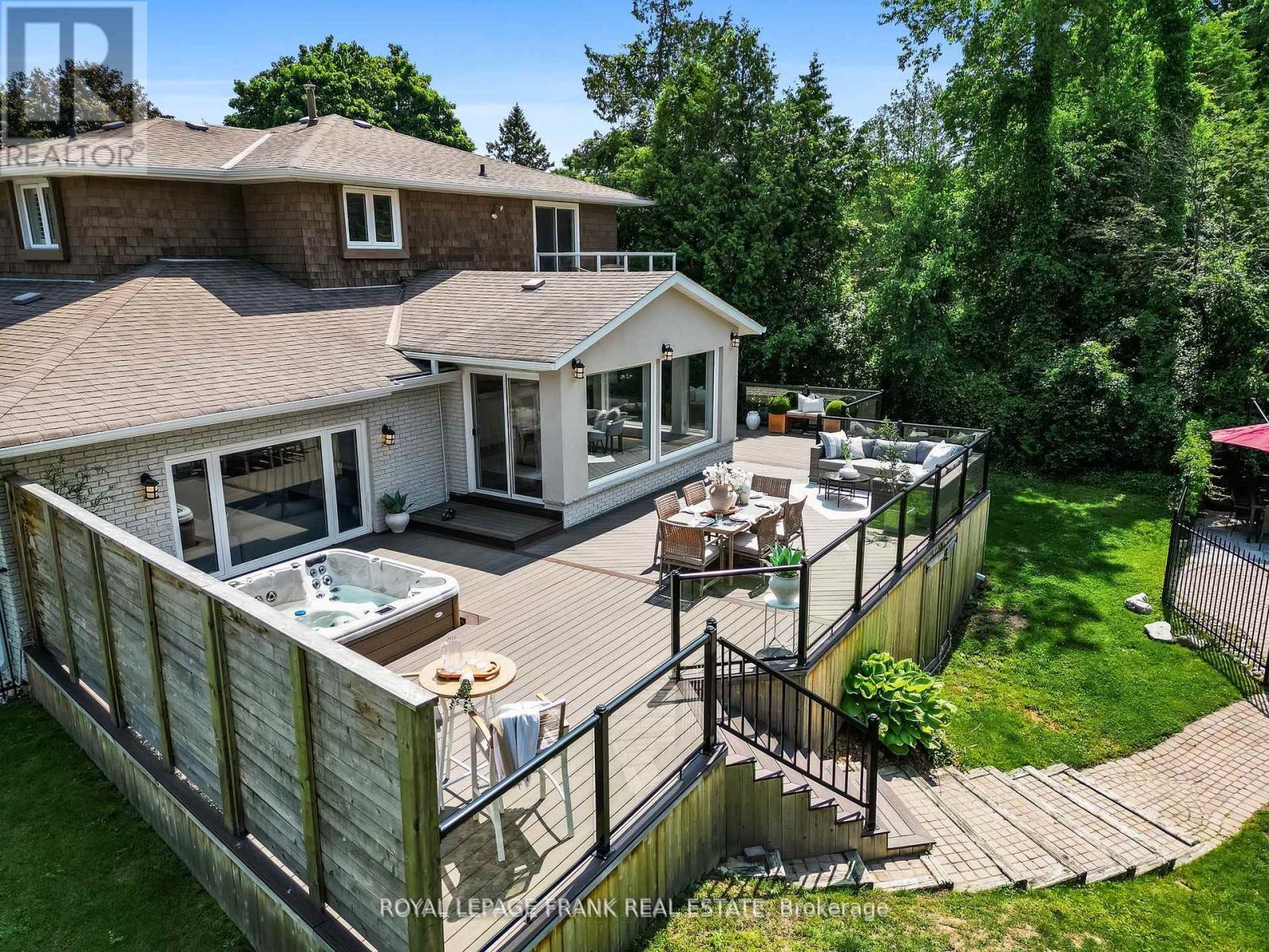 












251 SHERWOOD COURT

,
Oshawa (Northglen),




Ontario
L1G6P5

