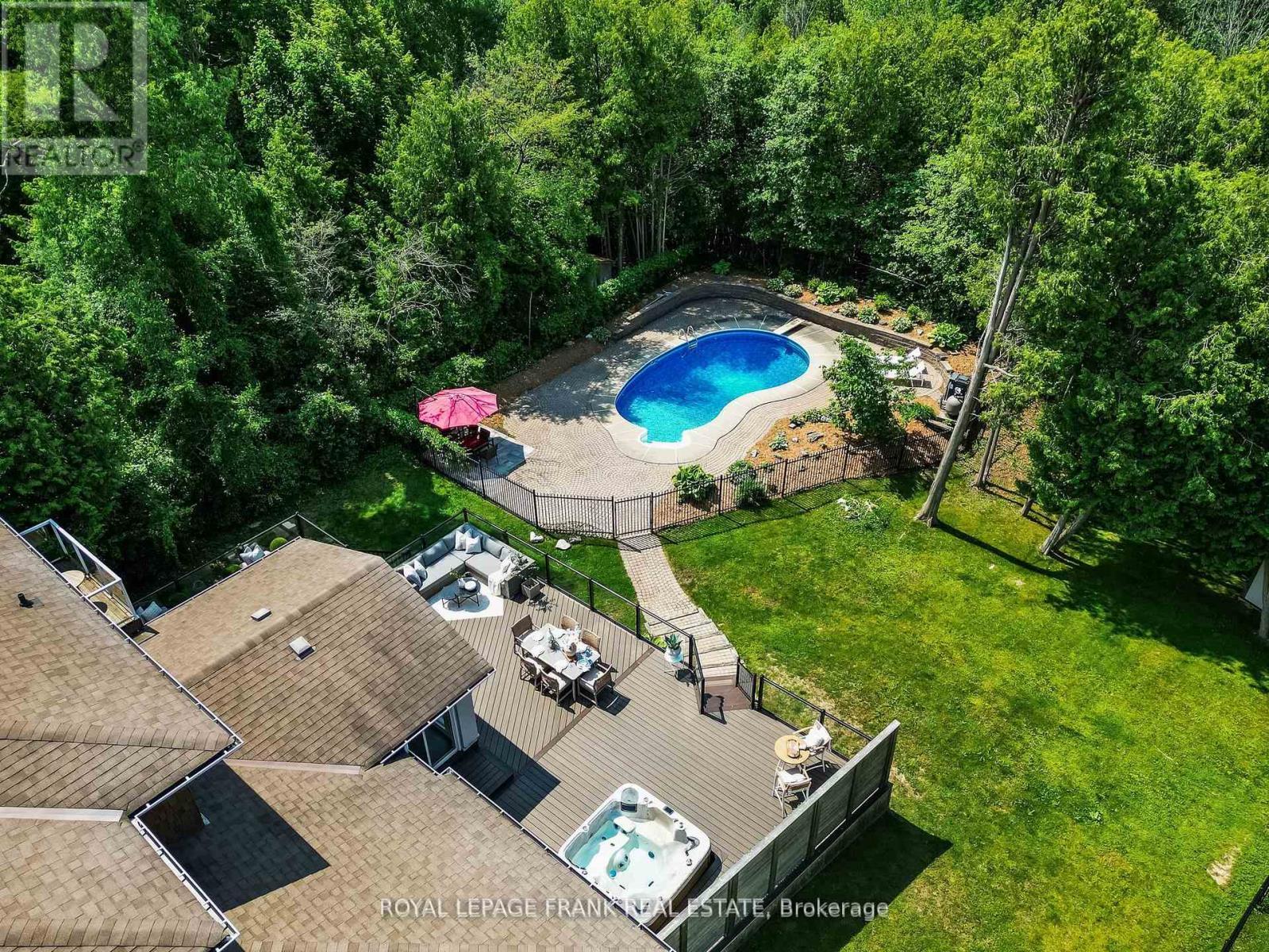 












251 SHERWOOD COURT

,
Oshawa (Northglen),




Ontario
L1G6P5

