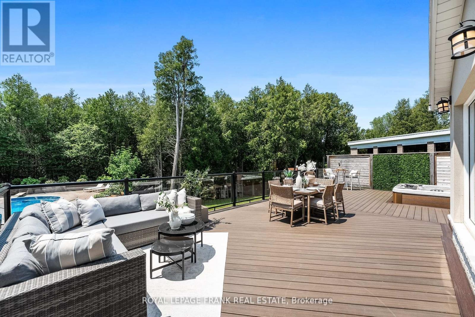












251 SHERWOOD COURT

,
Oshawa (Northglen),




Ontario
L1G6P5

