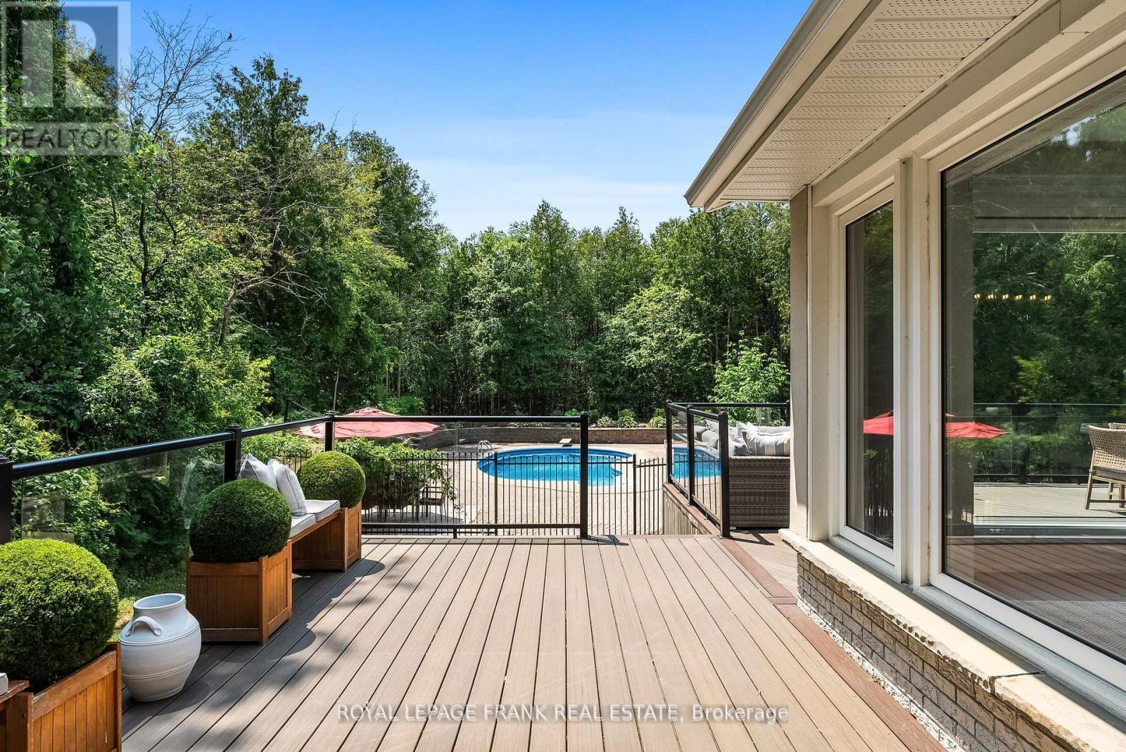












251 SHERWOOD COURT

,
Oshawa (Northglen),




Ontario
L1G6P5

