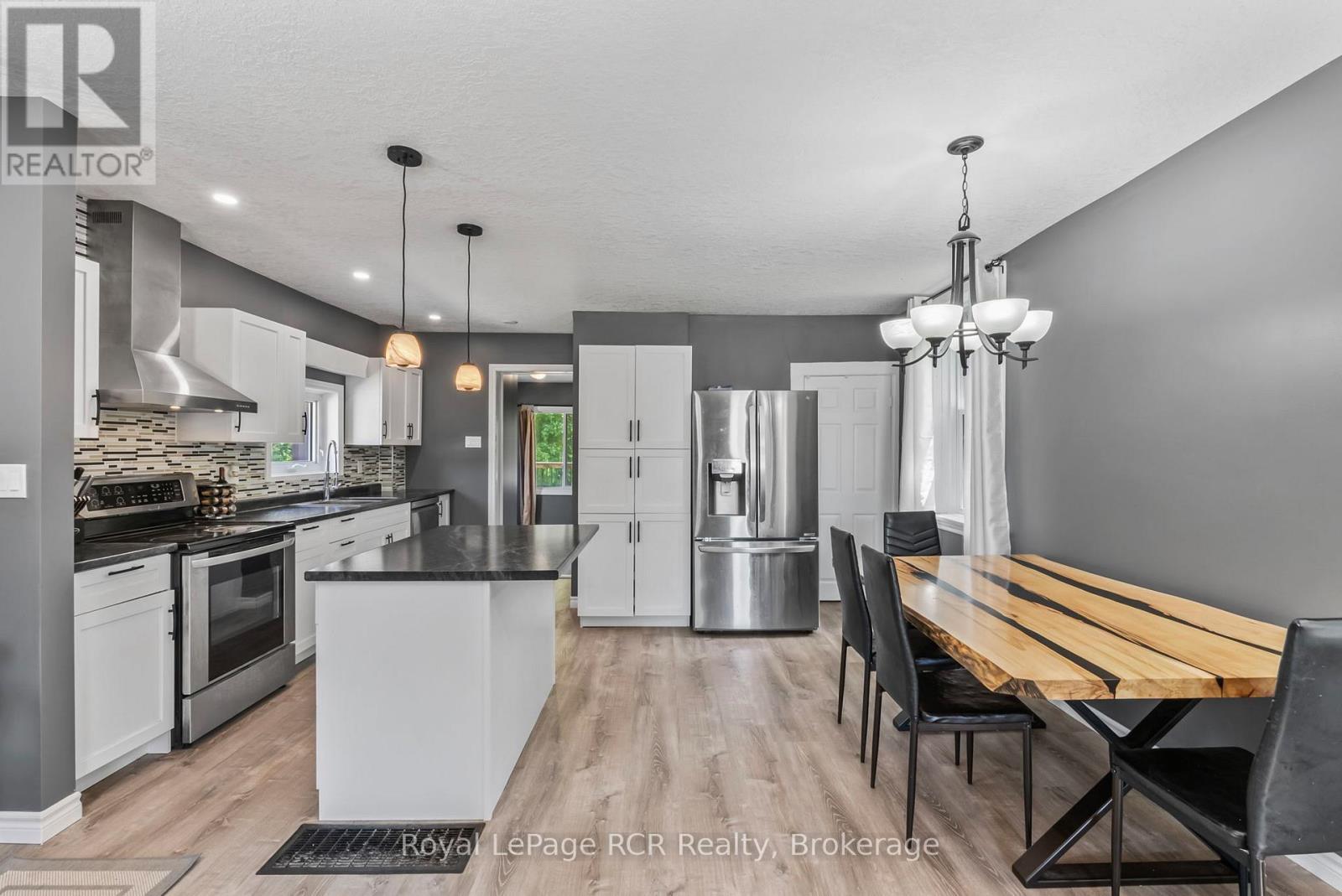 












343 10TH AVENUE

,
Hanover,




Ontario
N4N2N4

