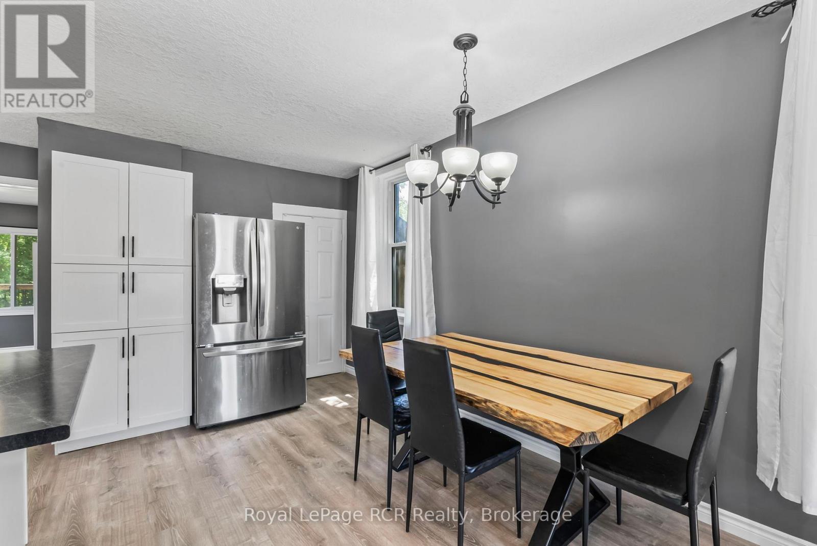 












343 10TH AVENUE

,
Hanover,




Ontario
N4N2N4

