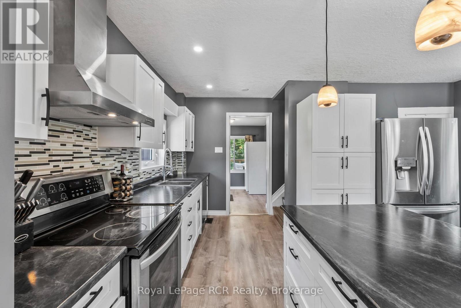 












343 10TH AVENUE

,
Hanover,




Ontario
N4N2N4

