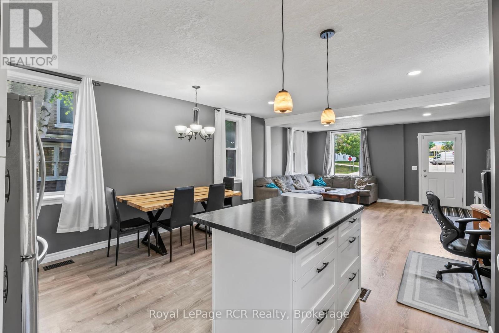 












343 10TH AVENUE

,
Hanover,




Ontario
N4N2N4

