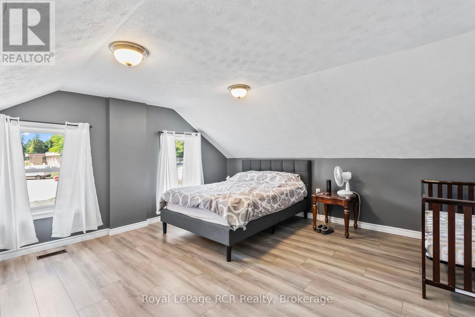 












343 10TH AVENUE

,
Hanover,




Ontario
N4N2N4

