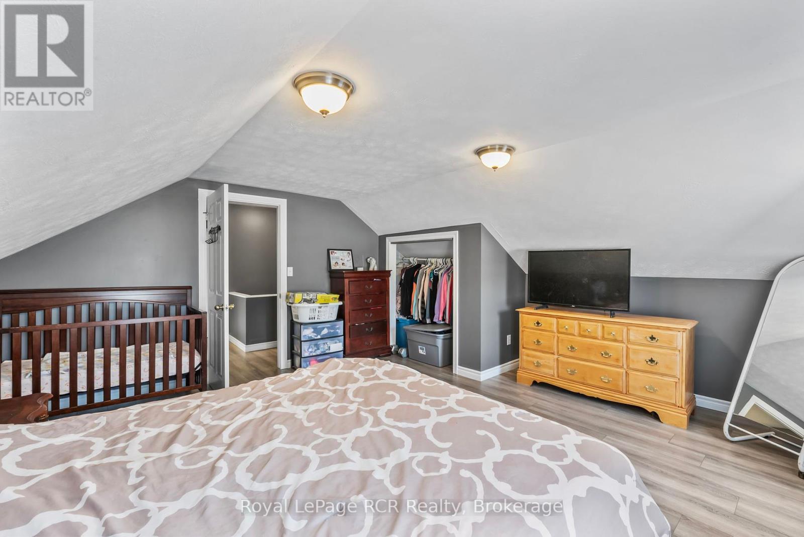












343 10TH AVENUE

,
Hanover,




Ontario
N4N2N4

