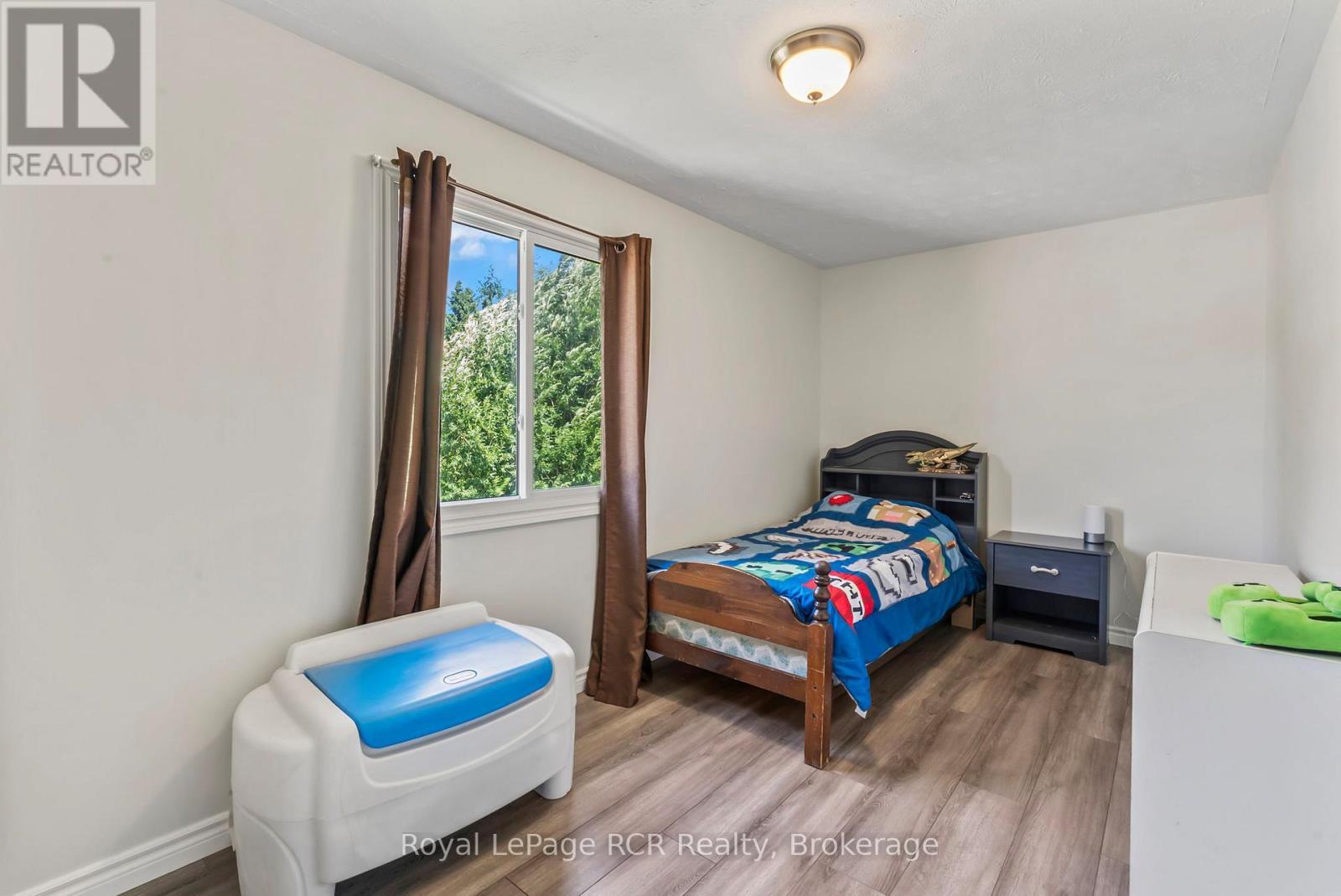 












343 10TH AVENUE

,
Hanover,




Ontario
N4N2N4

