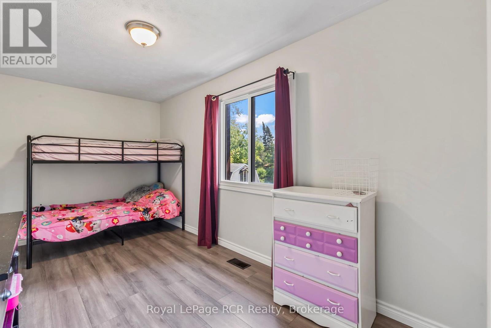 












343 10TH AVENUE

,
Hanover,




Ontario
N4N2N4


