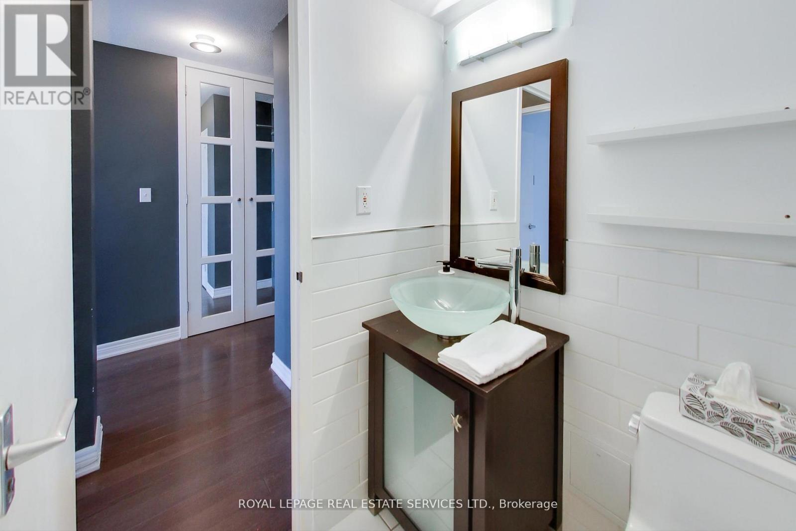 












1412 - 40 HOMEWOOD AVENUE

,
Toronto,




Ontario
M4Y2K2

