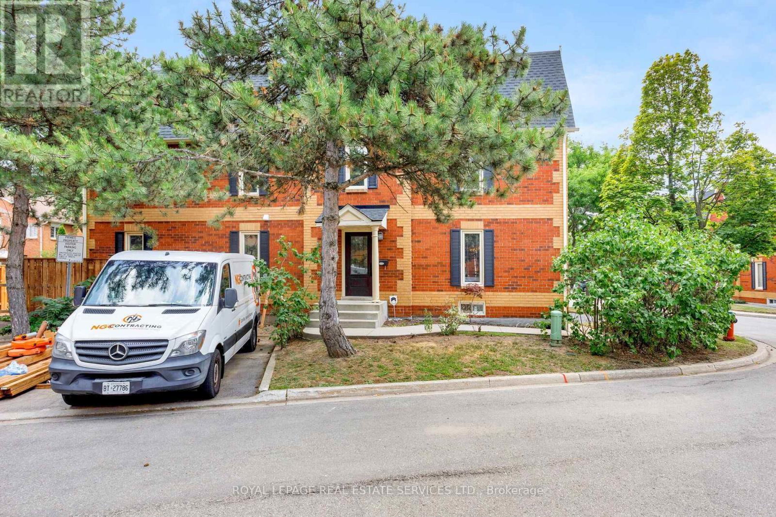 












7 - 2006 GLENADA CRESCENT

,
Oakville,




Ontario
L6H5R9


