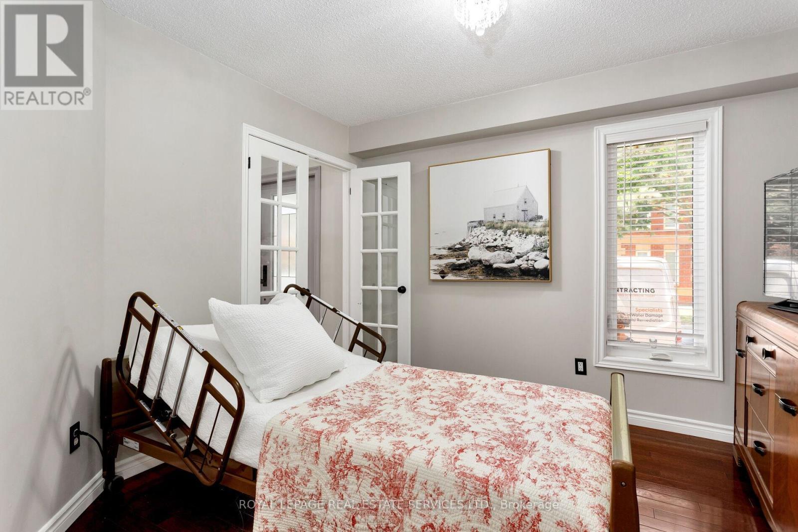 












7 - 2006 GLENADA CRESCENT

,
Oakville,




Ontario
L6H5R9

