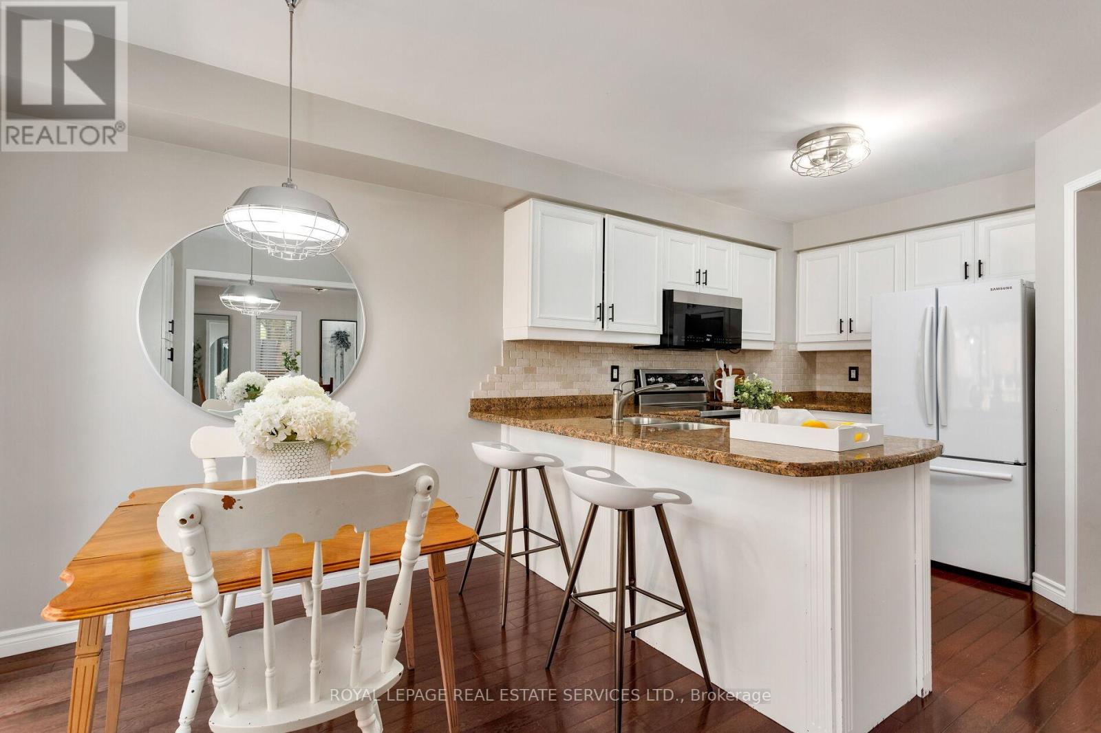 












7 - 2006 GLENADA CRESCENT

,
Oakville,




Ontario
L6H5R9

