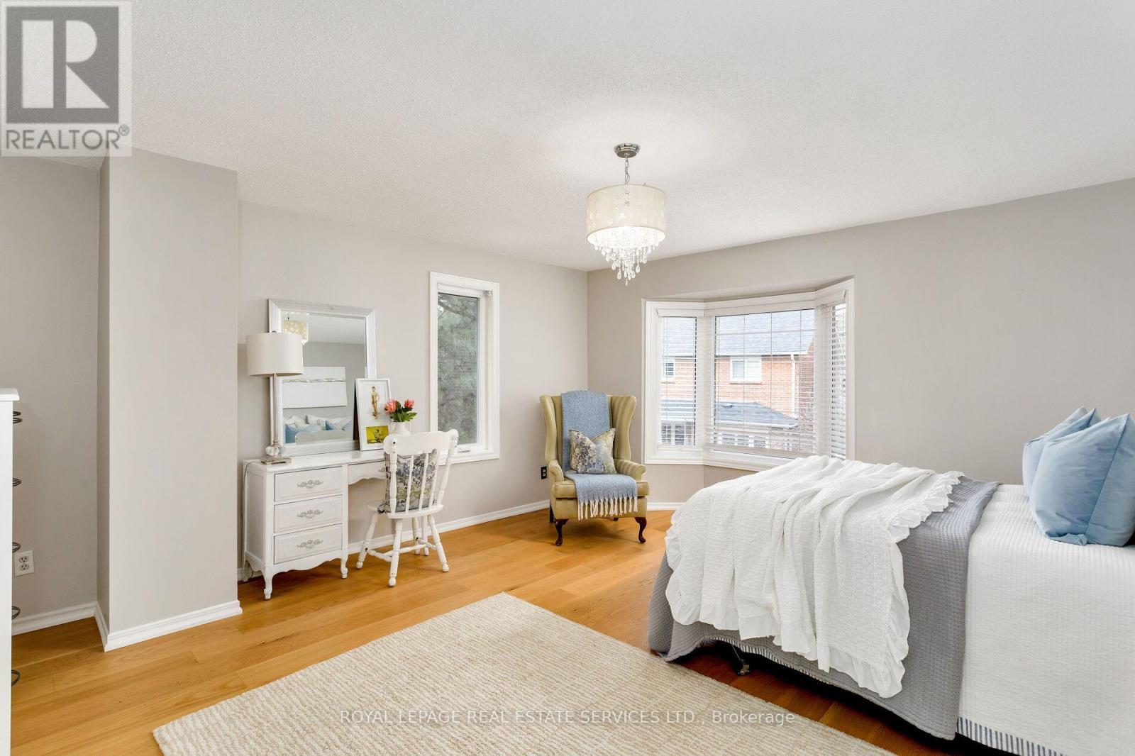 












7 - 2006 GLENADA CRESCENT

,
Oakville,




Ontario
L6H5R9

