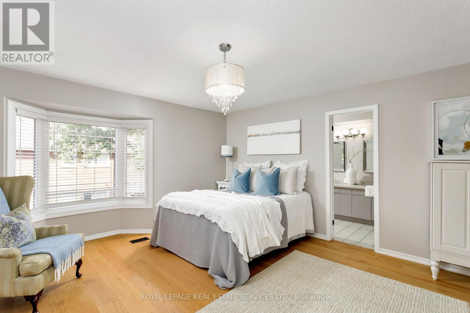 












7 - 2006 GLENADA CRESCENT

,
Oakville,




Ontario
L6H5R9

