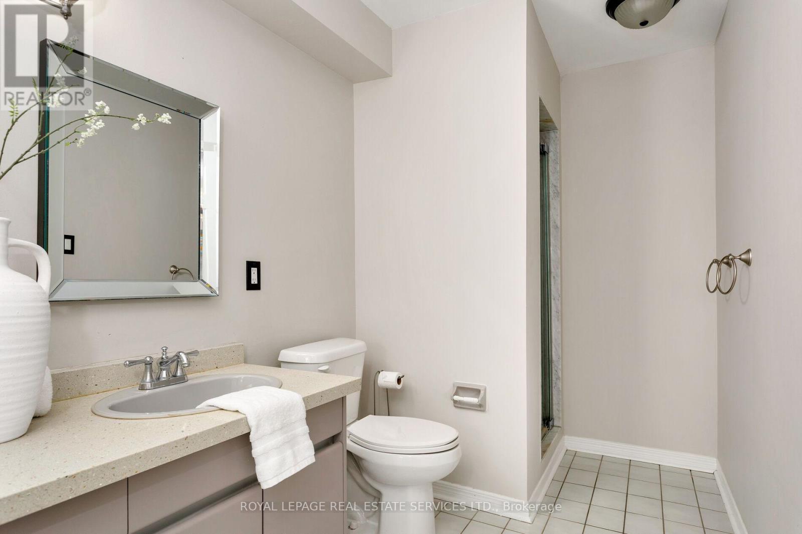 












7 - 2006 GLENADA CRESCENT

,
Oakville,




Ontario
L6H5R9

