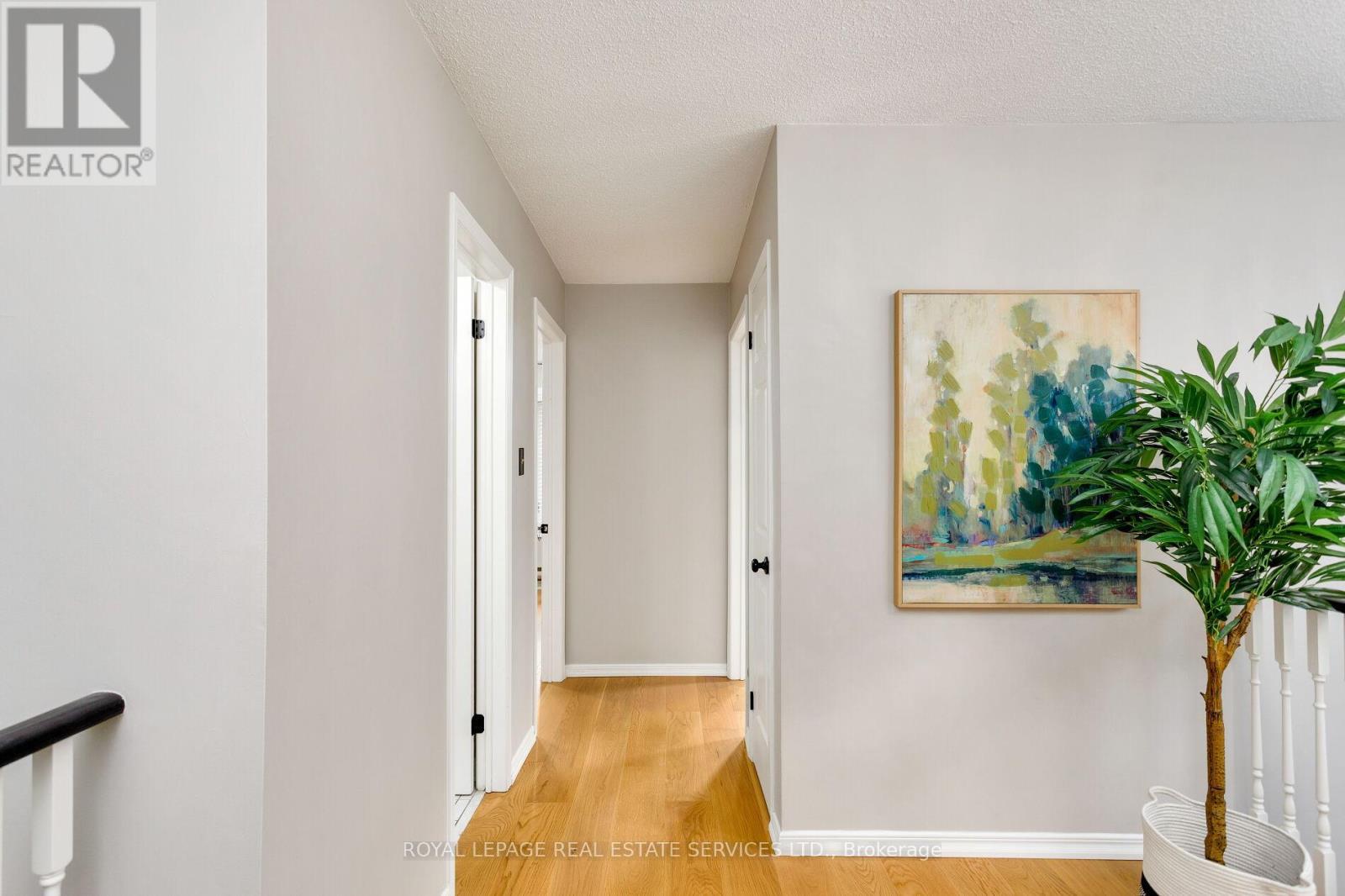 












7 - 2006 GLENADA CRESCENT

,
Oakville,




Ontario
L6H5R9

