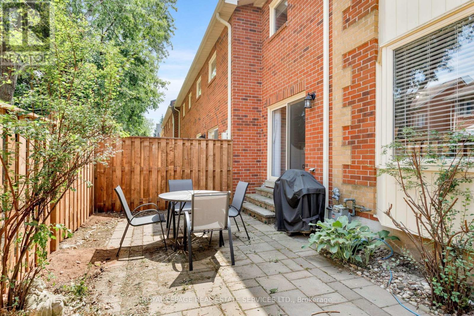 












7 - 2006 GLENADA CRESCENT

,
Oakville,




Ontario
L6H5R9

