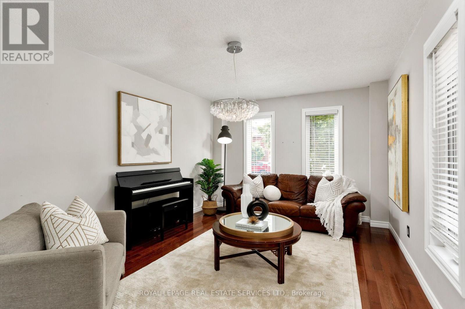 












7 - 2006 GLENADA CRESCENT

,
Oakville,




Ontario
L6H5R9

