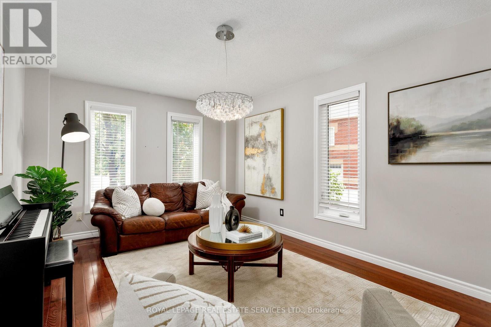 












7 - 2006 GLENADA CRESCENT

,
Oakville,




Ontario
L6H5R9

