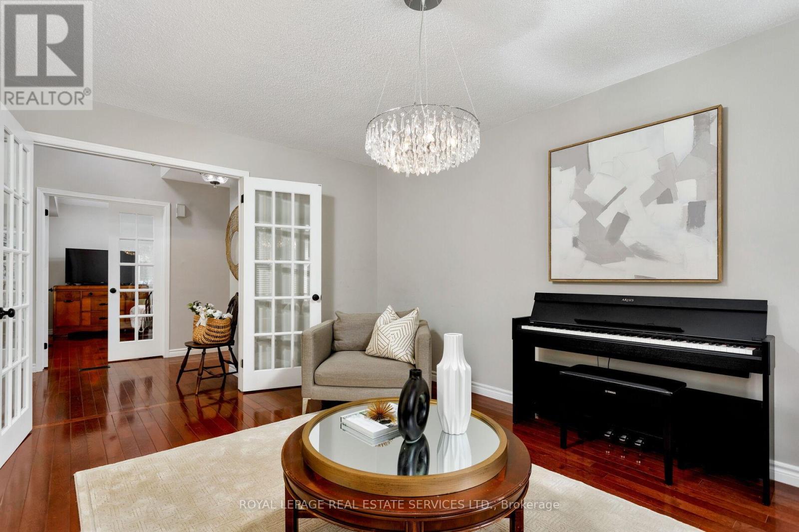 












7 - 2006 GLENADA CRESCENT

,
Oakville,




Ontario
L6H5R9

