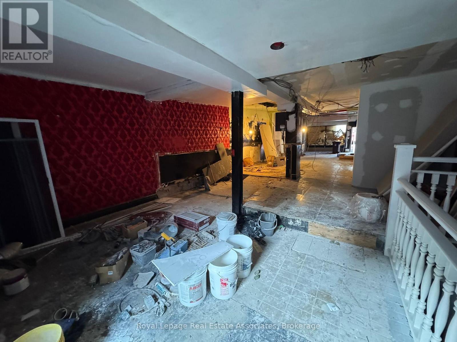 












MAIN FLOOR - 200 BATHURST STREET

,
Toronto,




Ontario
M5T2R8

