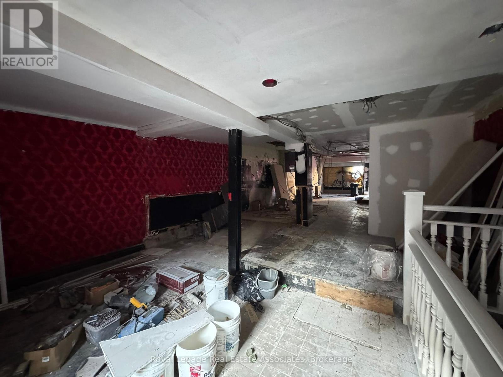 












MAIN FLOOR - 200 BATHURST STREET

,
Toronto,




Ontario
M5T2R8

