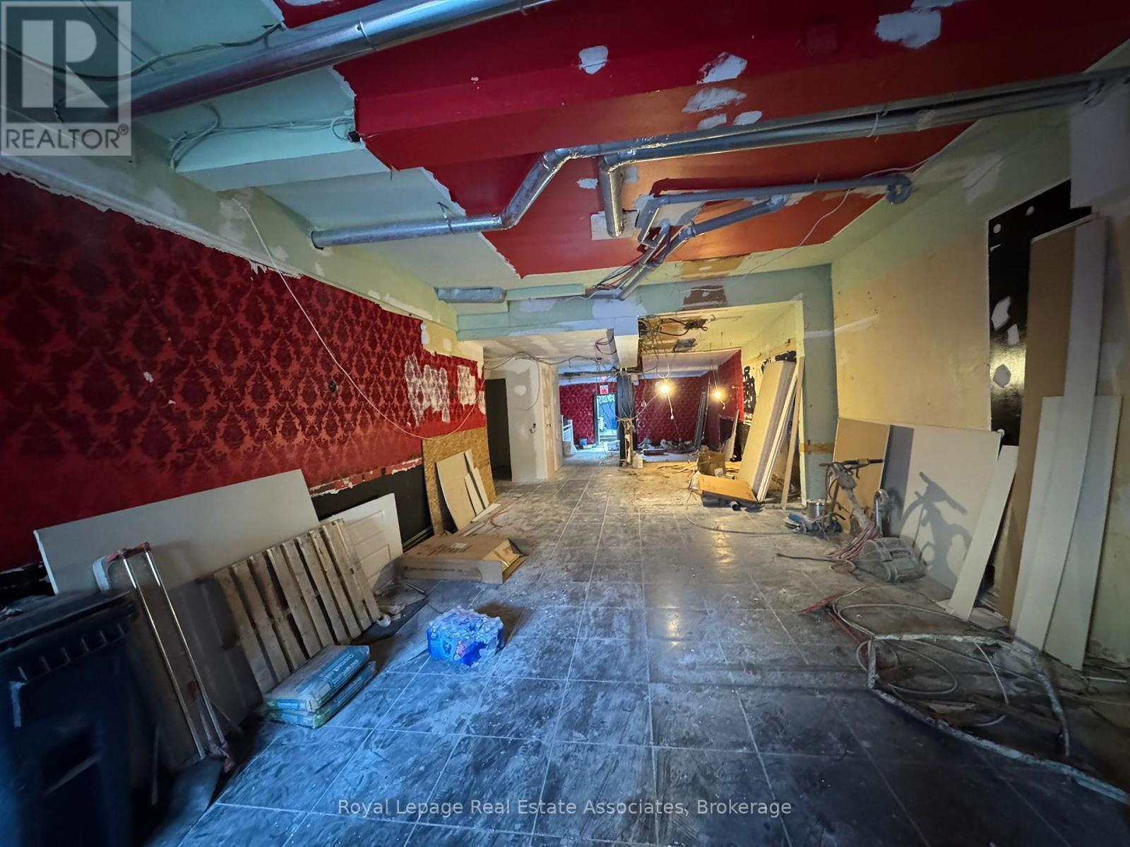 












MAIN FLOOR - 200 BATHURST STREET

,
Toronto,




Ontario
M5T2R8

