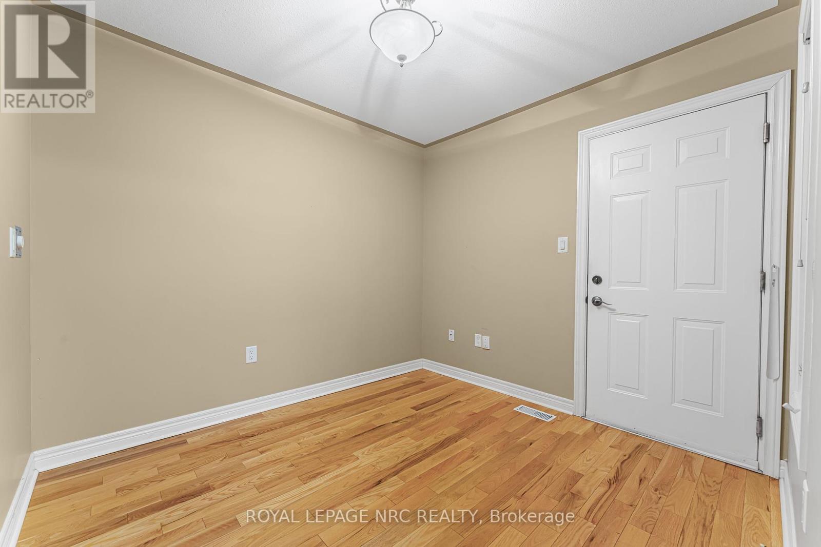 












48 BRIDGEWATER COURT

,
Welland (N. Welland),




Ontario
L3C7M6

