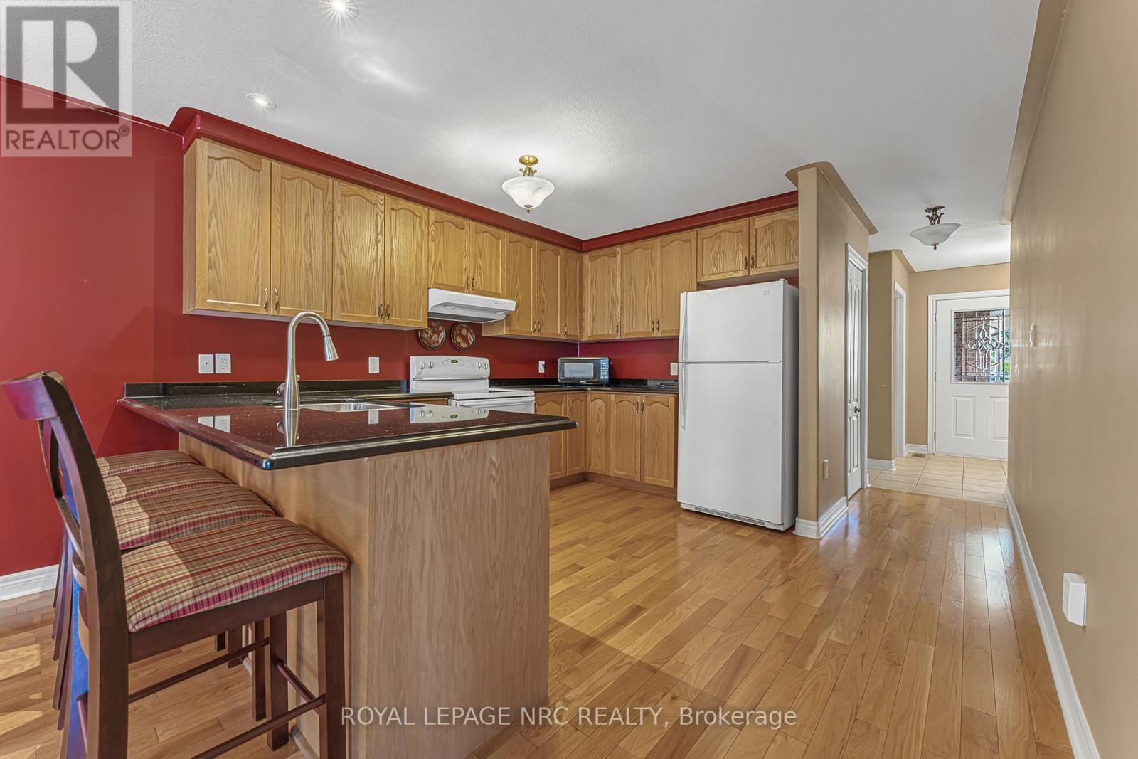 












48 BRIDGEWATER COURT

,
Welland (N. Welland),




Ontario
L3C7M6

