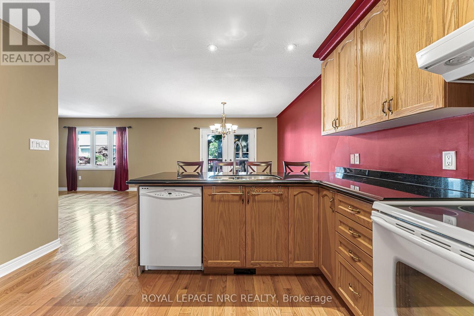 












48 BRIDGEWATER COURT

,
Welland (N. Welland),




Ontario
L3C7M6

