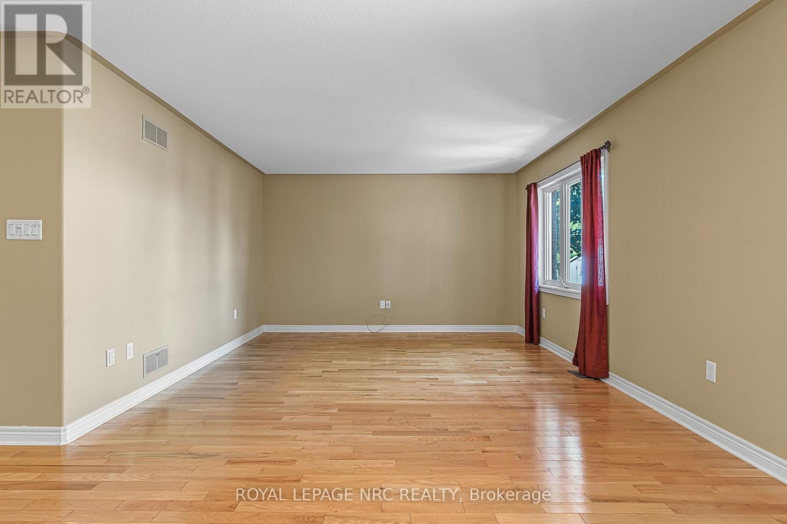 












48 BRIDGEWATER COURT

,
Welland (N. Welland),




Ontario
L3C7M6

